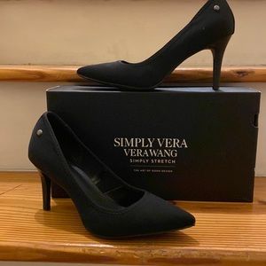 Vera Wang, black pump shoe, 6.5. Memory foam, stretch material.